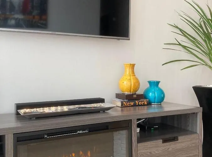 Yellow & Blue Hp - Sur Apartment *